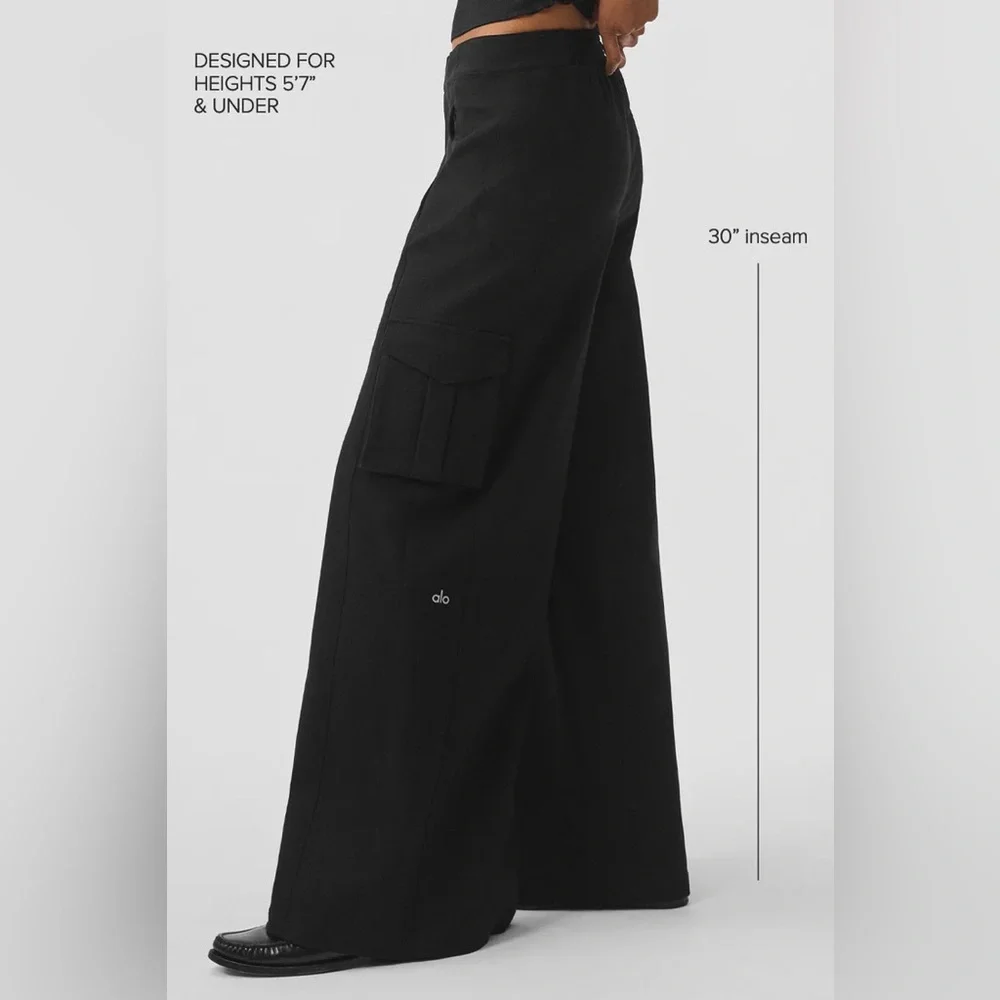 ALO YOGA | ✨NEW✨ Show Off Cargo Wide Leg Trouser (Regular) in Black - Picture 2 of 6